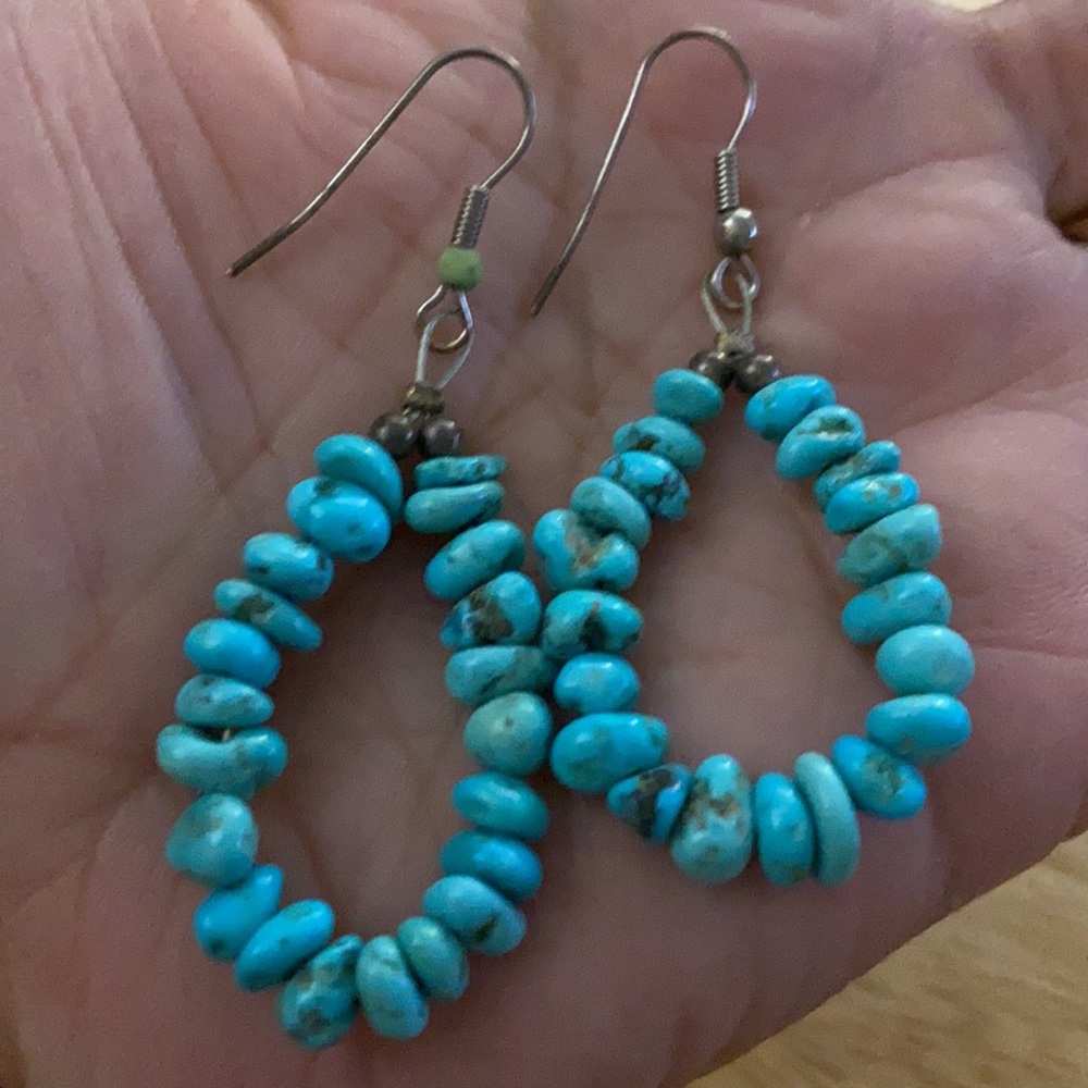 Hand made dangle earring - Picture 3 of 3